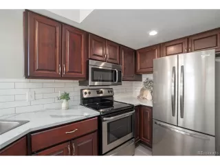 Photo #4: 4348809 Listing 