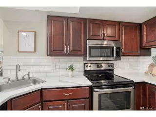 Photo #5: 4348809 Listing 