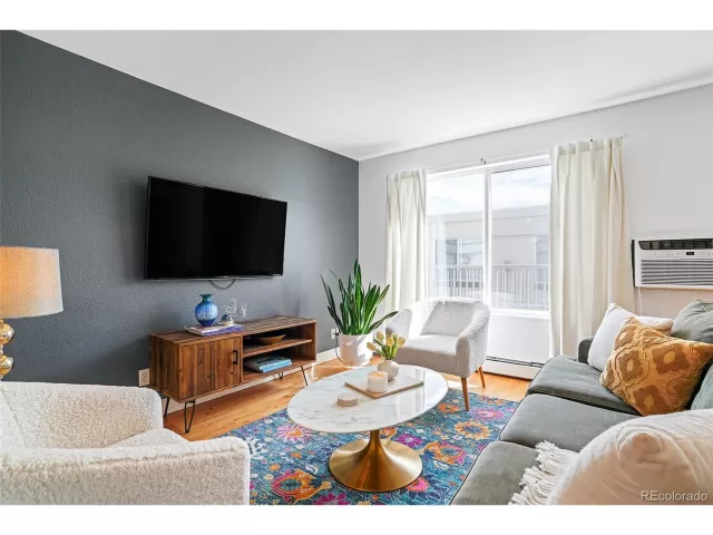 MLS: 4349642 Condo For Sale