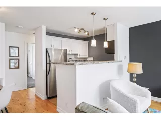 Photo #5: 4349642 Listing