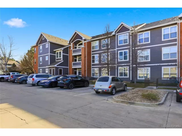 MLS: 4351371 Condo For Sale