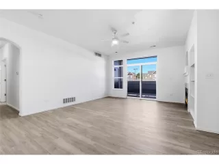 Photo #6: 4351371 Listing