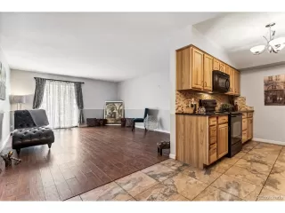 Photo #5: 4356035 Listing