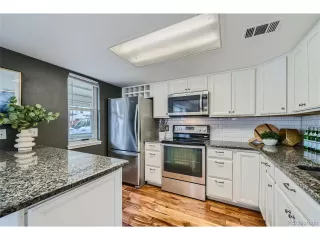 Photo #6: 4358316 Listing