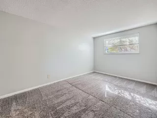 Photo #6: 4362808 Listing