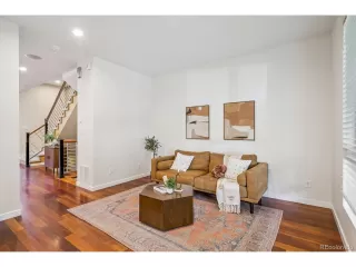 Photo #2: 4363376 Listing