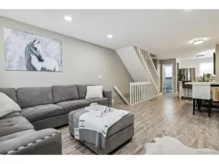 Photo #5: 4363952 Listing