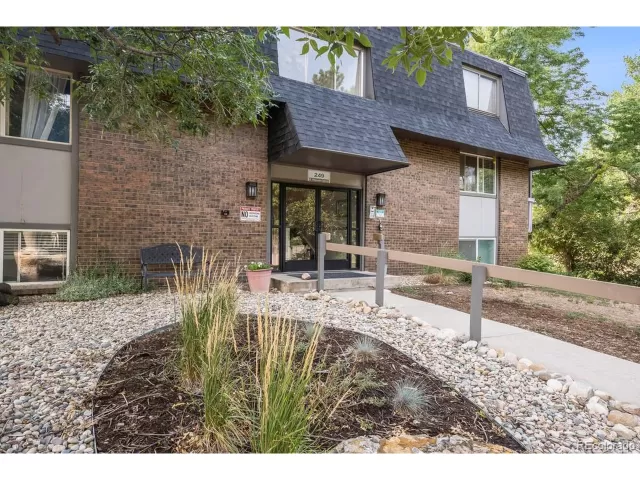 MLS: 4366622 Condo For Sale