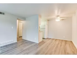 Photo #5: 4366622 Listing