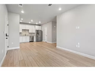 Photo #6: 4368269 Listing 