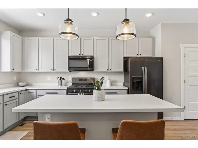 MLS: 4368370 Condo For Sale