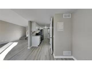 Photo #3: 4371451 Listing