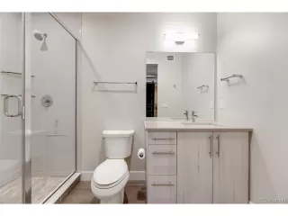 Photo #6: 4376549 Listing