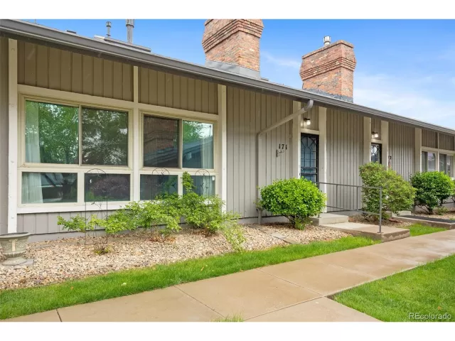 MLS: 4377628 Condo For Sale