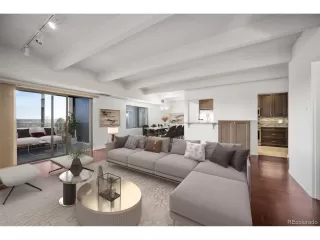 Photo #2: 4379133 Listing