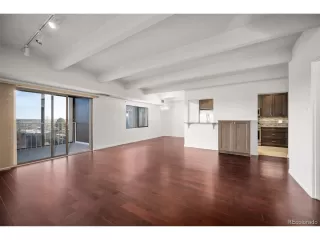 Photo #5: 4379133 Listing