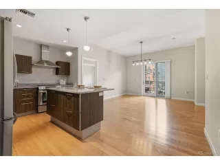 Photo #4: 4379891 Listing