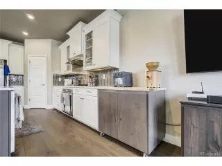 Photo #4: 4381946 Listing 