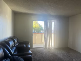 Photo #5: 4382918 Listing 