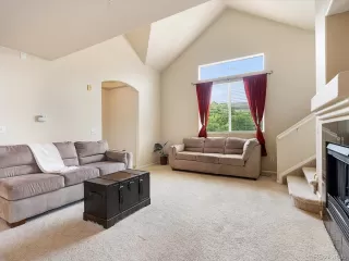 Photo #3: 4385084 Listing 