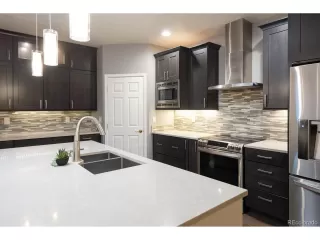 Photo #5: 4386317 Listing