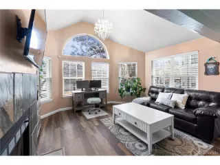 Photo #3: 4386368 Listing