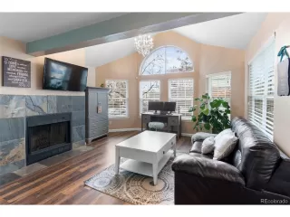 Photo #5: 4386368 Listing