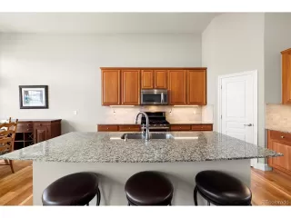 Photo #6: 4386603 Listing