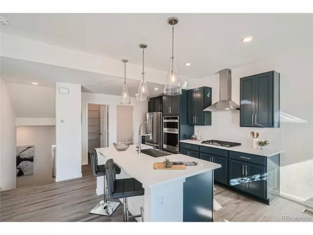 MLS: 4391096 Condo For Sale