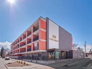 Photo #5: 4391136 Listing