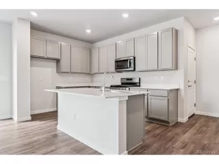 Photo #2: 4391253 Listing 