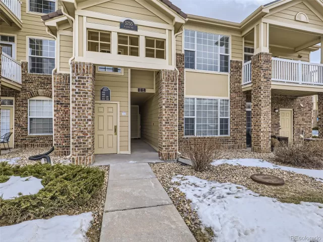 MLS: 4391532 Condo For Sale