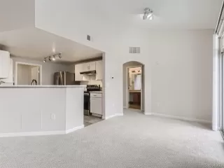 Photo #6: 4391532 Listing 