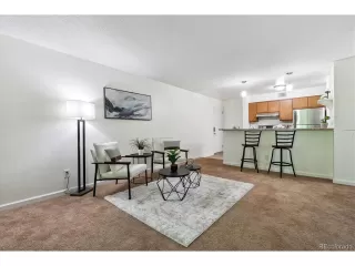Photo #2: 4392253 Listing