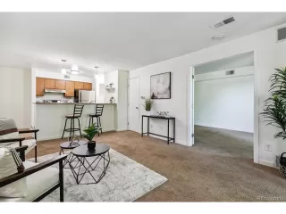 Photo #3: 4392253 Listing