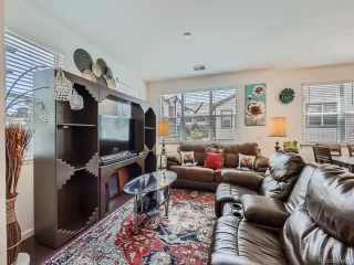 Photo #5: 4393915 Listing