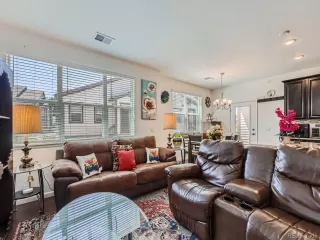 Photo #6: 4393915 Listing