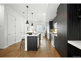 Photo #5: 4394541 Listing