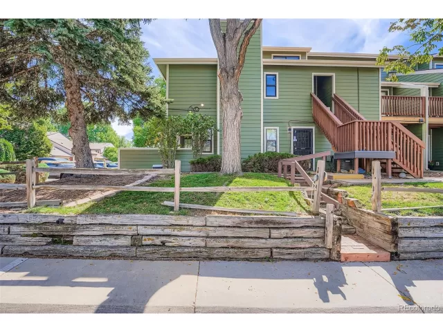 MLS: 4394781 Condo For Sale