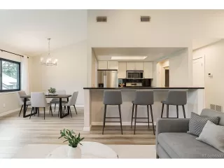 Photo #4: 4394781 Listing