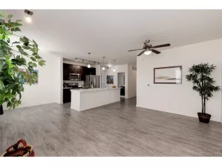 Photo #4: 4398618 Listing