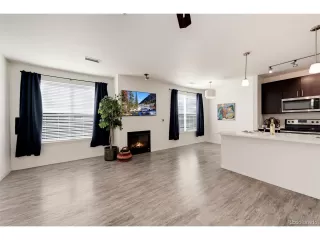 Photo #5: 4398618 Listing