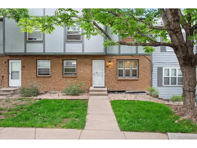 MLS: 4400045 Condo For Sale