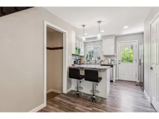 Photo #4: 4401216 Listing