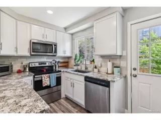 Photo #6: 4401216 Listing