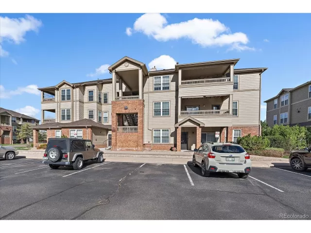 MLS: 4402547 Condo For Sale