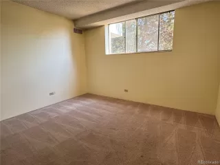 Photo #5: 4402649 Listing