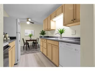 Photo #6: 4402649 Listing