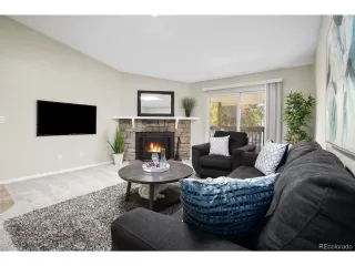 Photo #5: 4402947 Listing