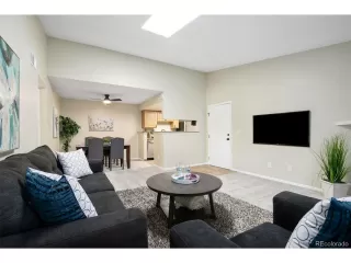 Photo #6: 4402947 Listing